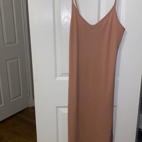 GORGEOUS Spaghetti Strap Left Side Slit Midi Dress - Picture 1 of 1